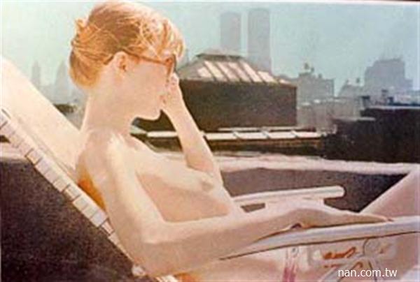 日光浴 Roof-top Sunbather