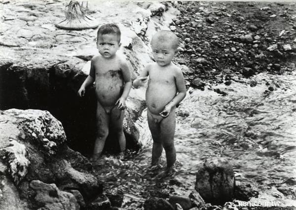 流氓溝旁的小孩 215-17