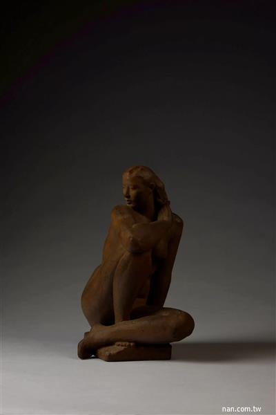 裸女坐姿